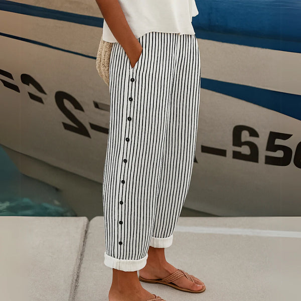 Elegantes pantalones a rayas con botones