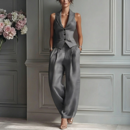 Traje de dos piezas con cuello en V