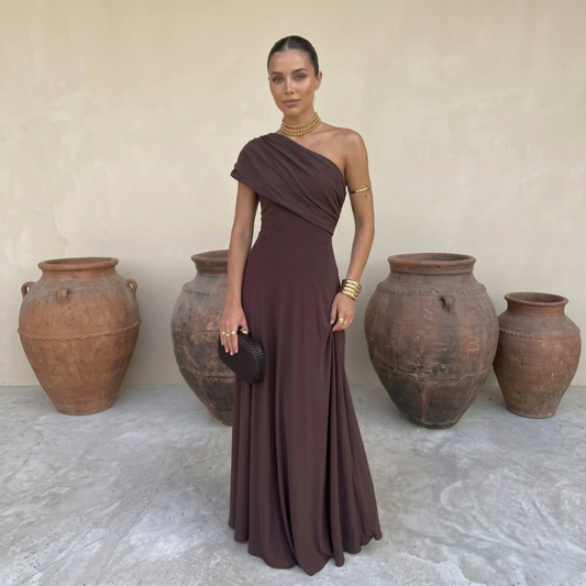 Elegante vestido palabra de honor de malla