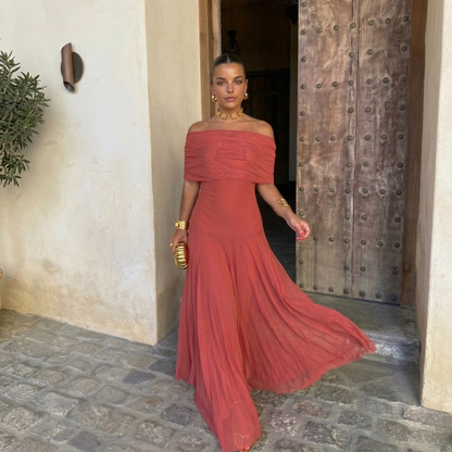 Elegante vestido palabra de honor de malla