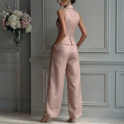 Traje de dos piezas con cuello en V