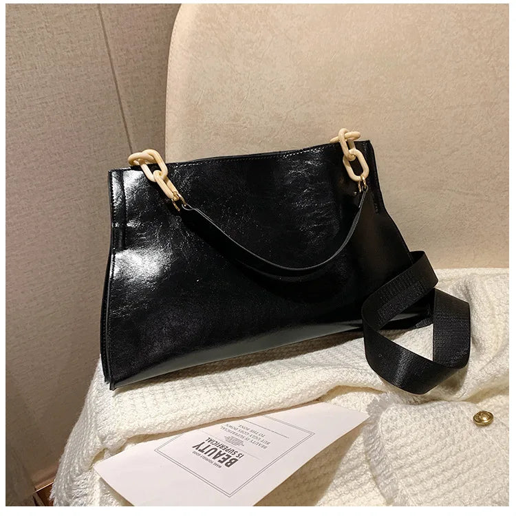 Elegante bolso de hombro de piel suave